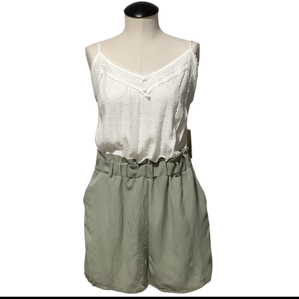 SWEET WANDERER *NWT* Ivory & Olive Romper‎ - Size L